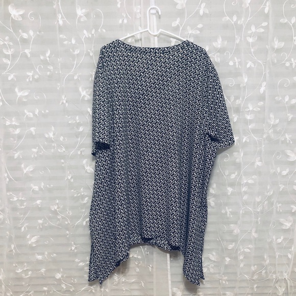 Catherines Shark Bite Hem Side Slit Top - Picture 3 of 5